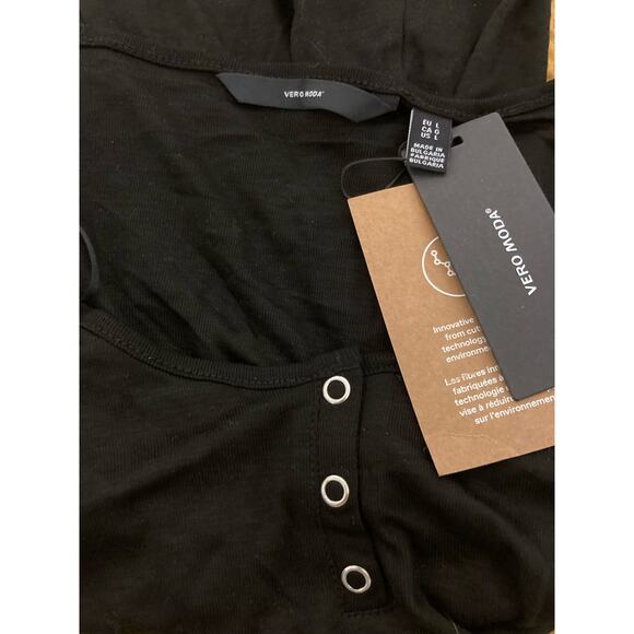 Vero Moda Women's Scoop Neck Top Large Black NWT Silver Snaps Semi Sheer - Picture 4 of 7